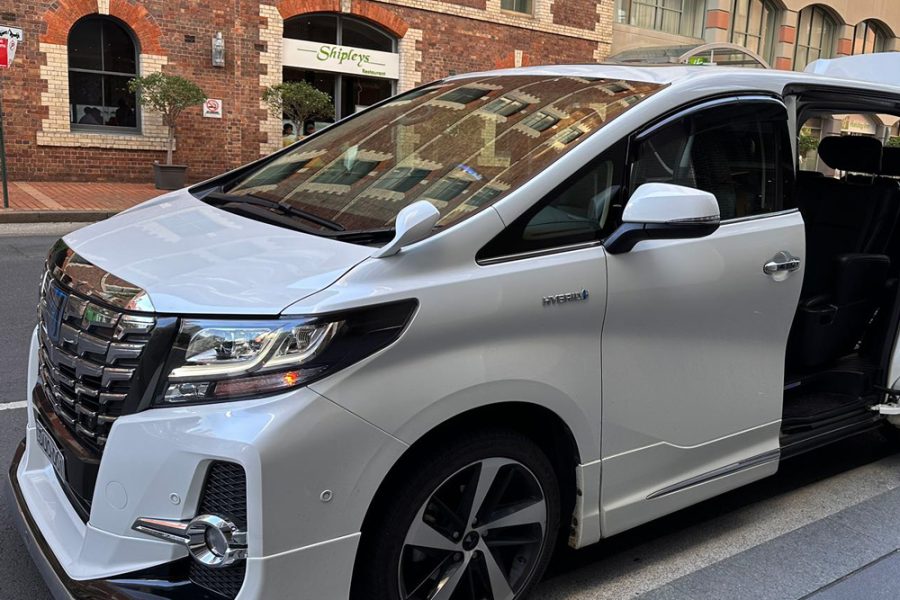 悉尼6座丰田埃尔法Toyota Alphard中文司导陪同包车游玩