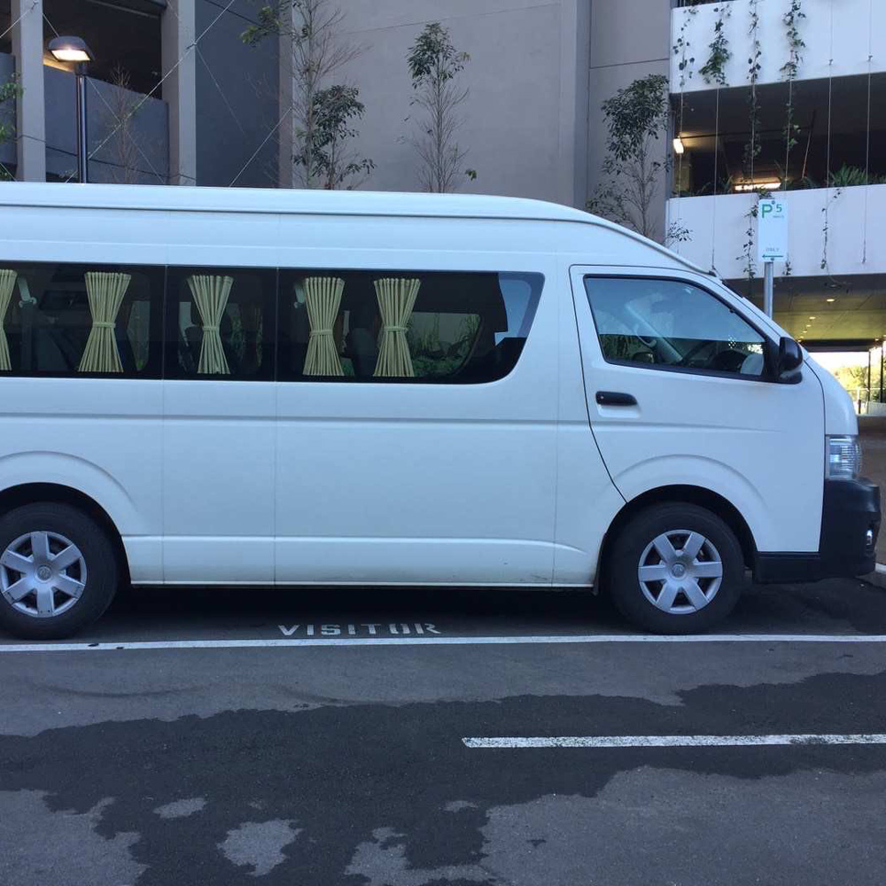 悉尼12座丰田海狮Toyota Hiace中文司导陪同包车游玩