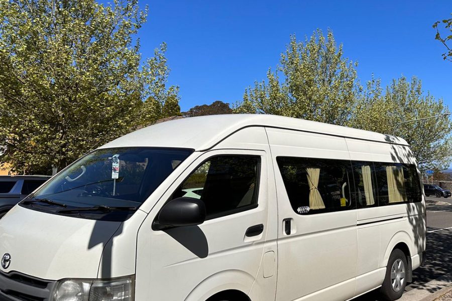 悉尼12座丰田海狮Toyota Hiace中文司导陪同包车游玩