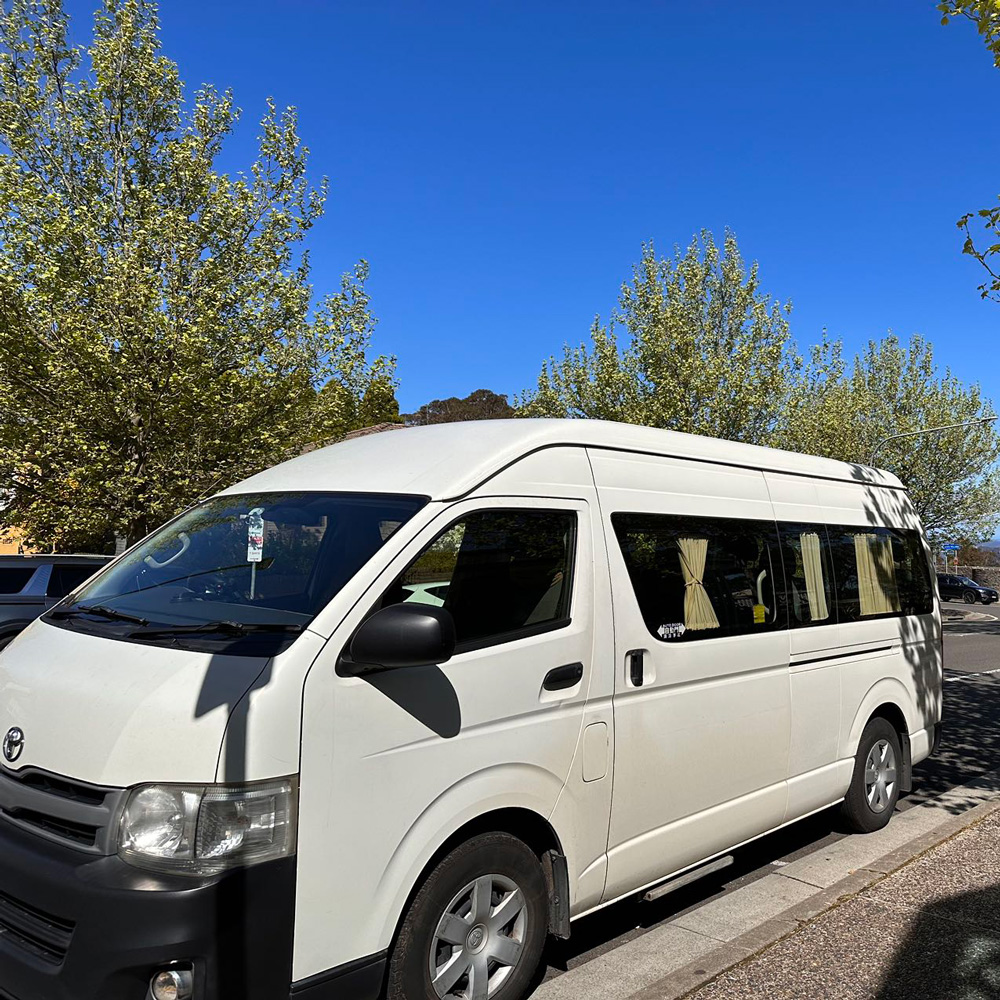 悉尼12座丰田海狮Toyota Hiace中文司导陪同包车游玩