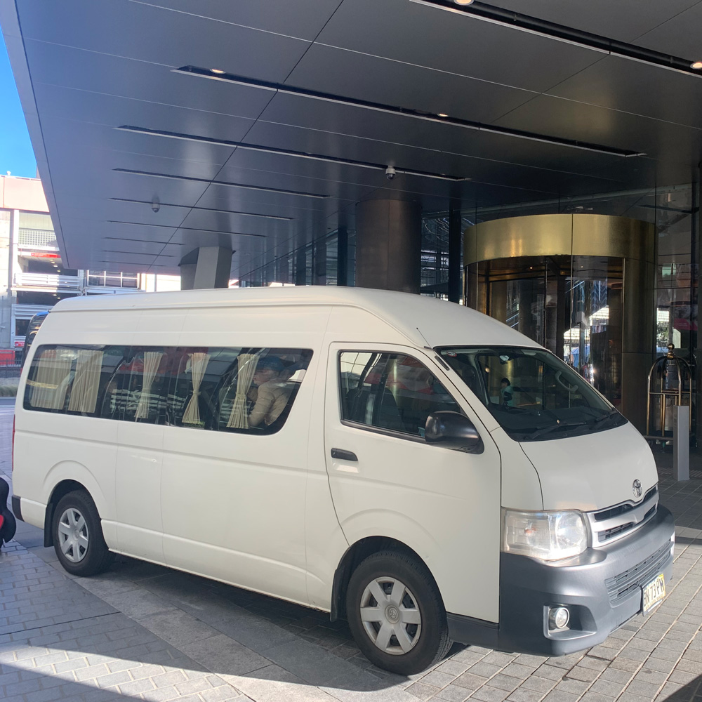 悉尼12座丰田海狮Toyota Hiace中文司导陪同包车游玩