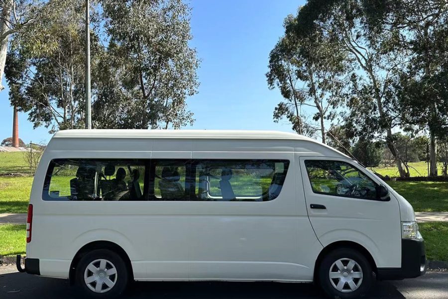 墨尔本12座丰田海狮Toyota Hiace中文司导陪同包车游玩