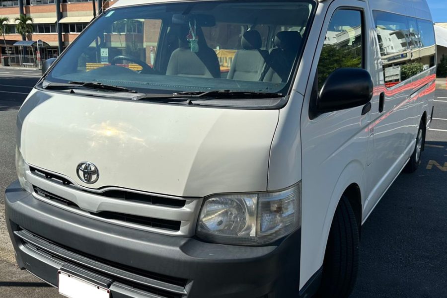 凯恩斯14座丰田海狮Toyota Hiace中文司导陪同包车游玩